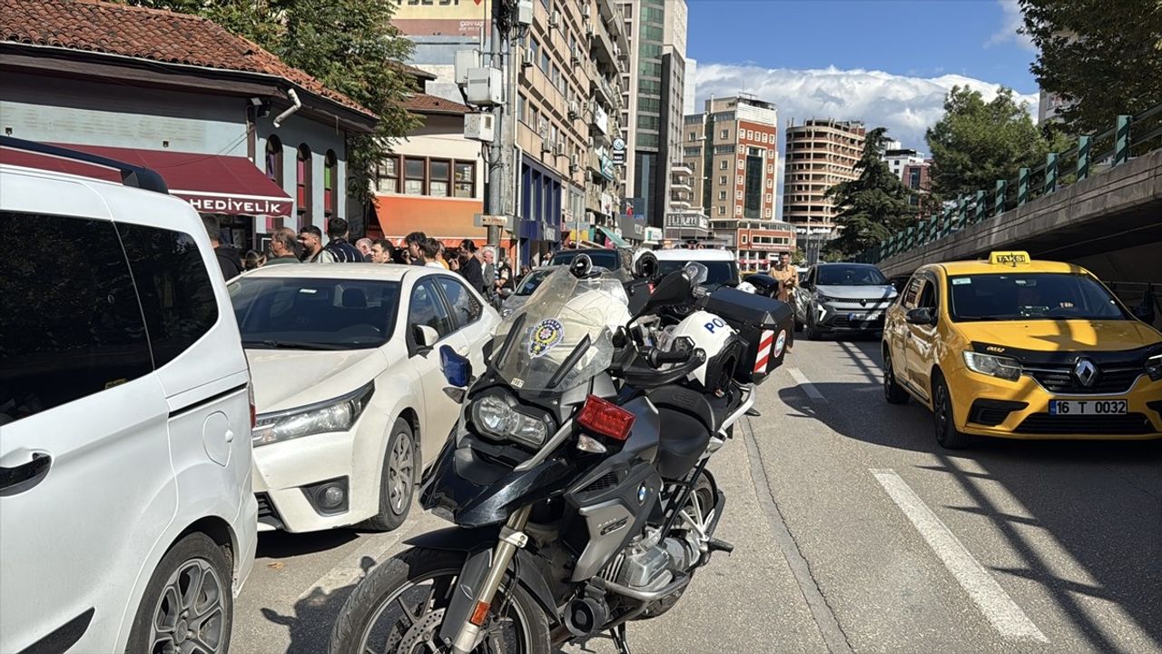Bursa'da Husumetli Gruplar Arasında Bıçaklı ve Silahlı Kavga