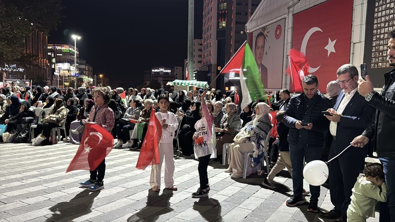 Bursa'da Küresel Sumud Filosu'na Destek Gösterisi