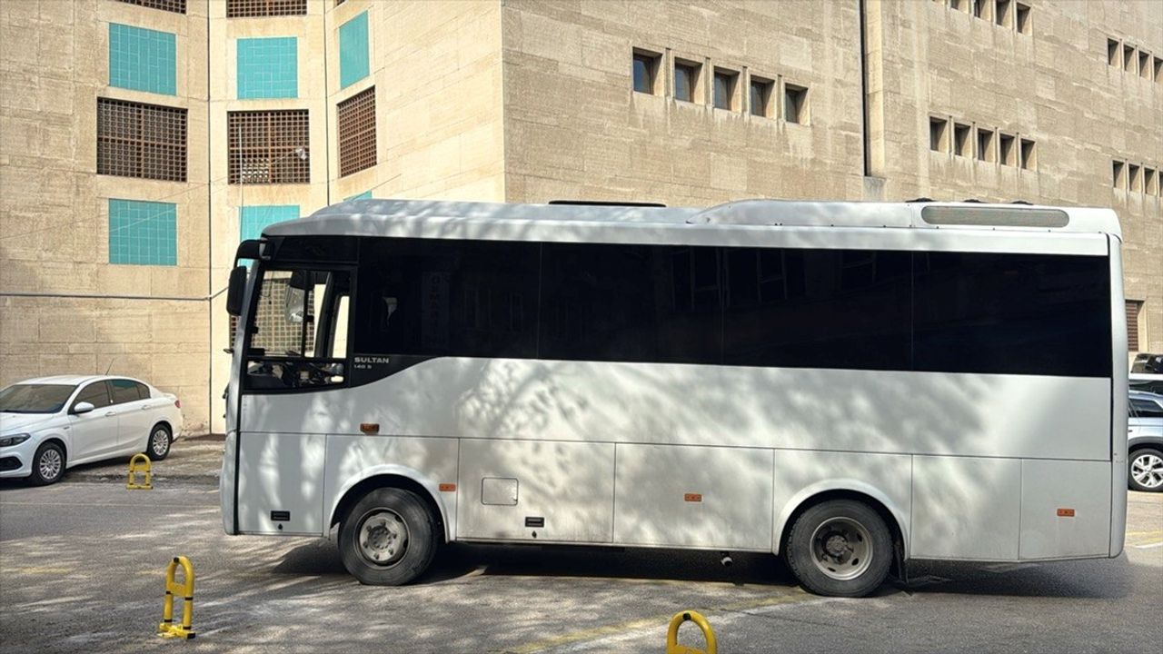 Bursa'da Rüşvet Soruşturmasında 15 Kişi Tutuklandı