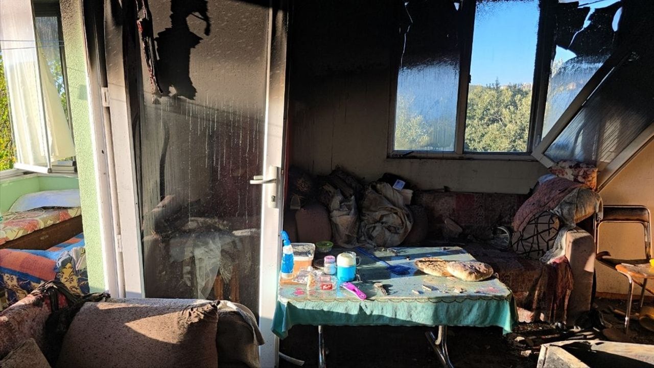 Bursa'da Yangın: Yaşlı Çift Hastaneye Kaldırıldı