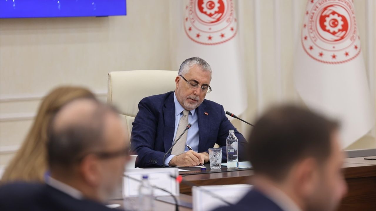 Çalışma Bakanı Işıkhan, Üçlü Danışma Kurulu Toplantısında Önemli Açıklamalarda Bulundu