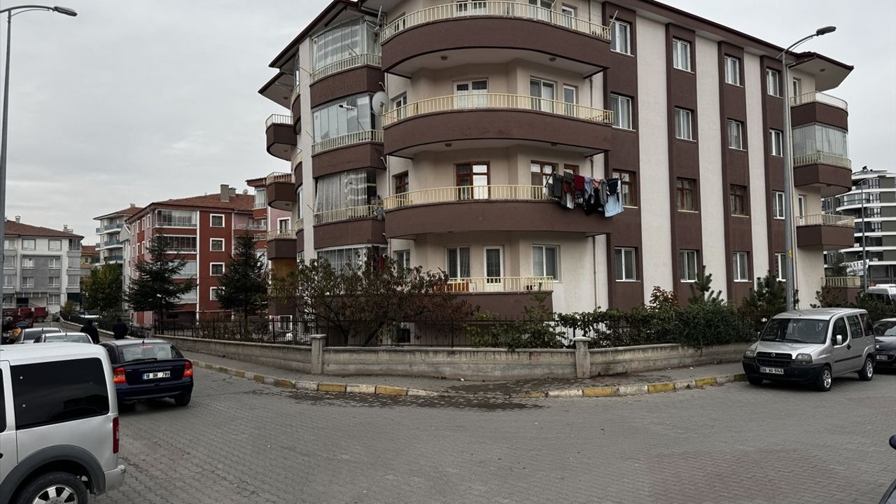 Çankırı'da Bıçaklı Saldırı: 2 Çocuk Annesi Kadın Hayatını Kaybetti