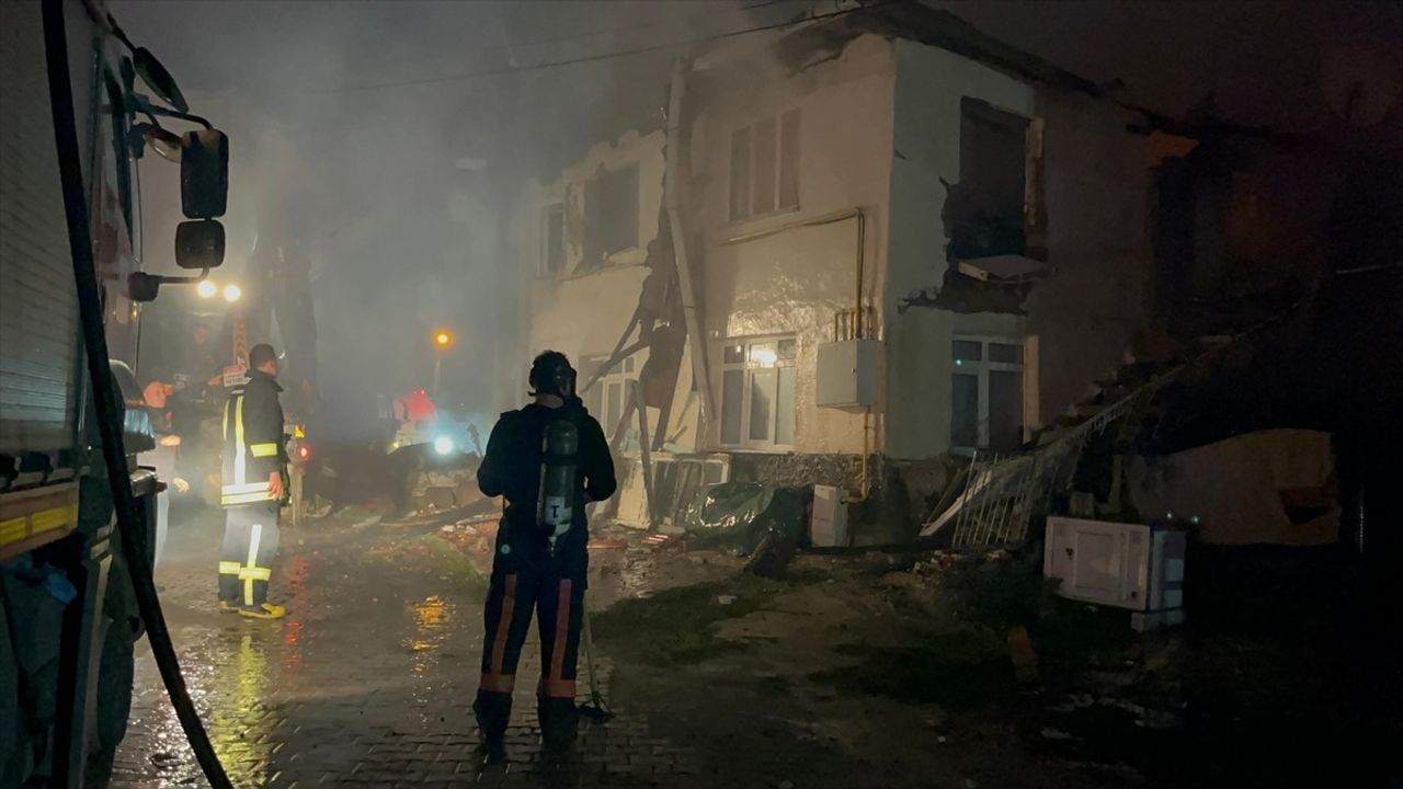 Çankırı'da Yangın: 3 Ev ve 4 Samanlık Küle Döndü