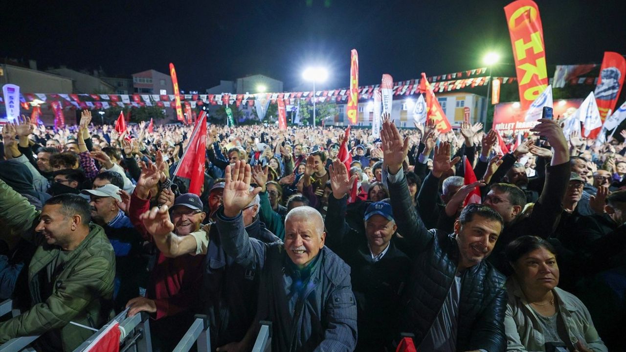 CHP Genel Başkanı Özel'den Küçükçekmece Mitinginde Önemli Mesajlar