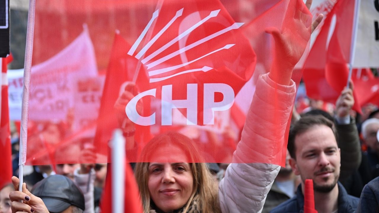 CHP Genel Başkanı Özgür Özel Avrupa'da Gençlere Seslendi