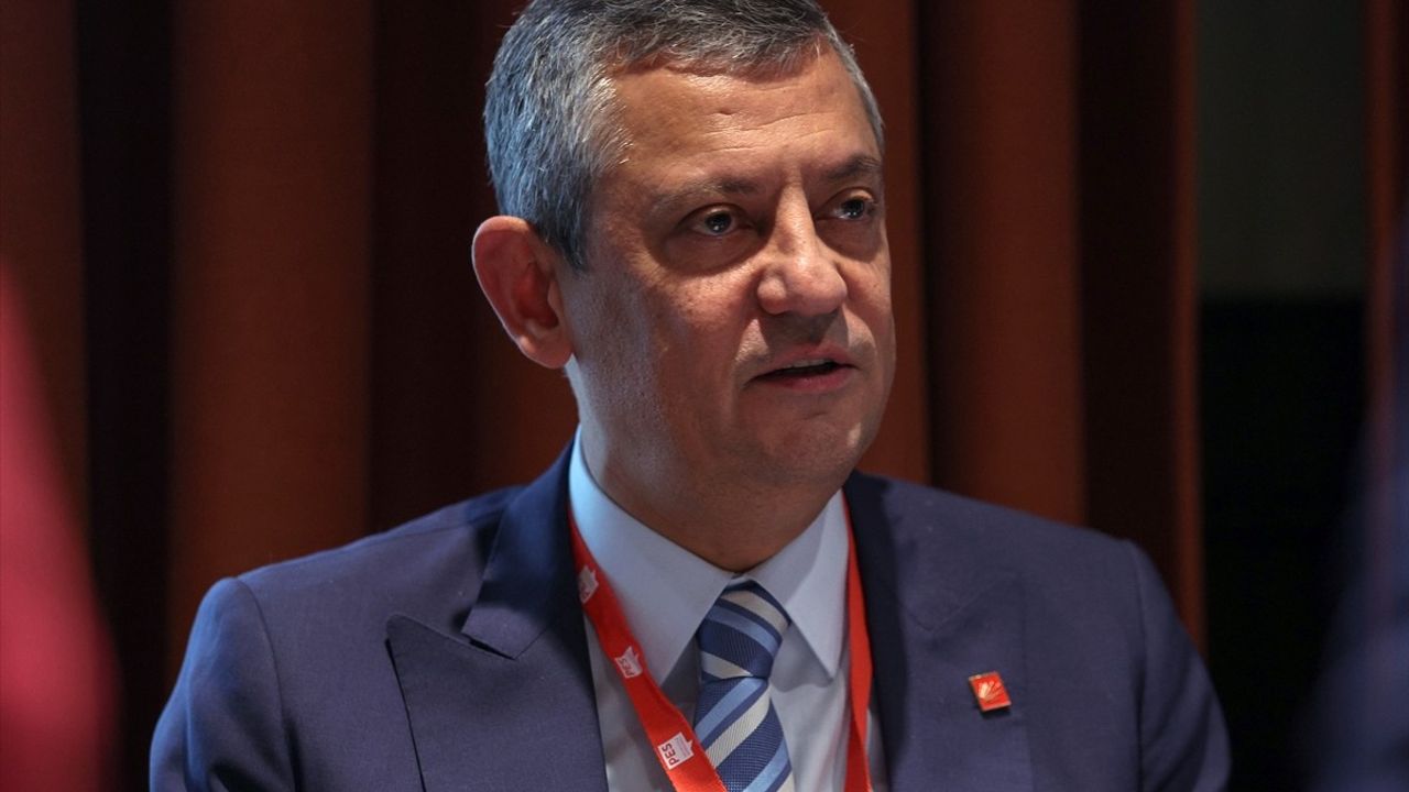 CHP Genel Başkanı Özgür Özel Avrupa Sosyalist Partisi Kongresi'nde Görüşmeler Yaptı