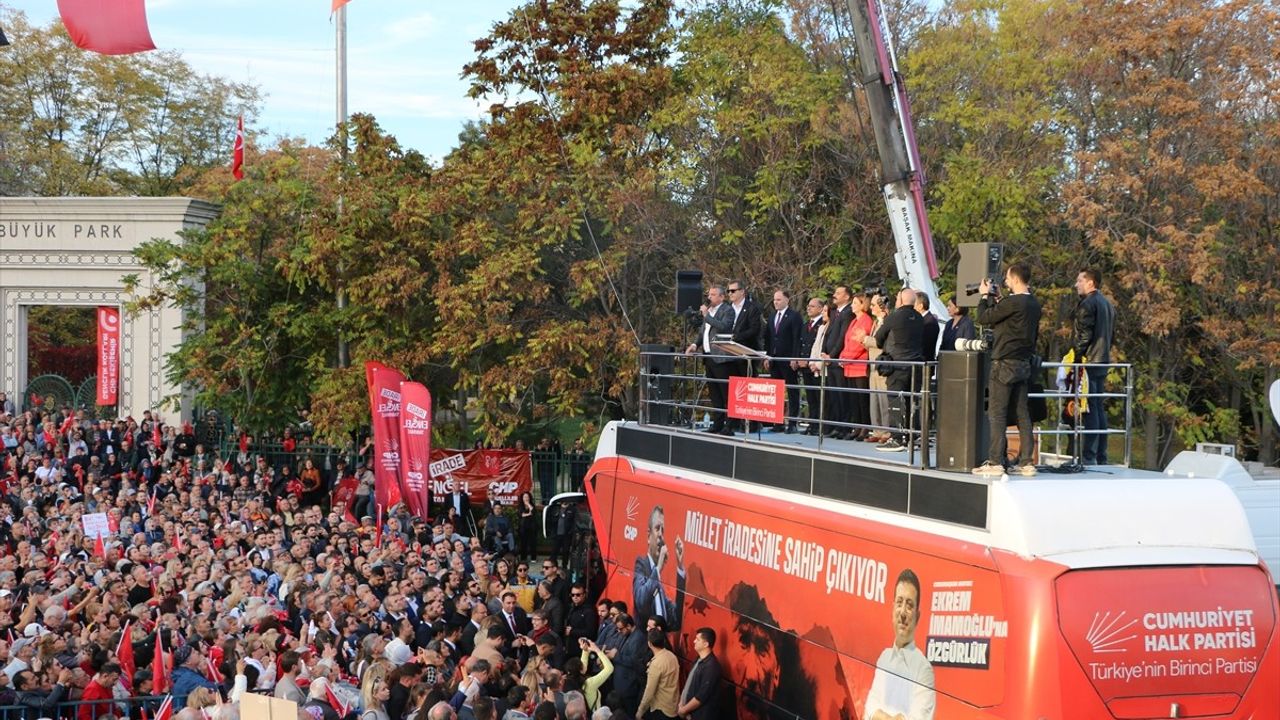 CHP Genel Başkanı Özgür Özel Eskişehir Mitinginde Nadir Toprak Elementlerine Dikkat Çekti