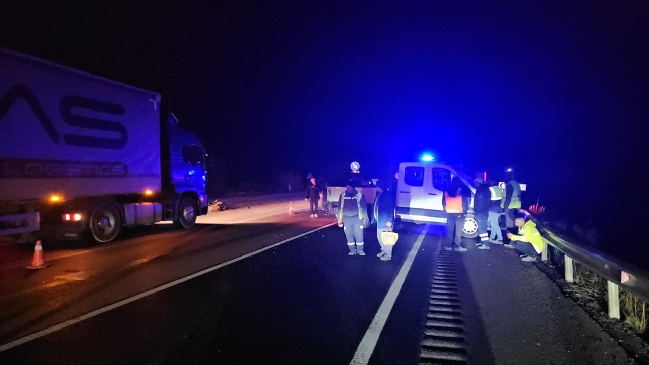 Çorum'da Kamyonet ve Minibüs Çarpıştı: 7 Yaralı