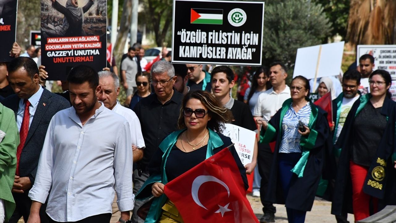 Çukurova Üniversitesinden Filistin'e Destek Yürüyüşü