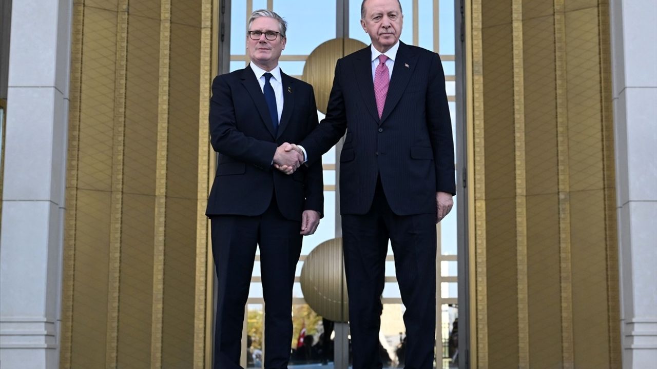 Cumhurbaşkanı Erdoğan, İngiltere Başbakanı Starmer'i Törenle Karşıladı