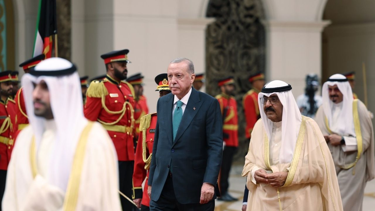 Cumhurbaşkanı Erdoğan Kuveyt'te Resmi Temaslarda Bulundu