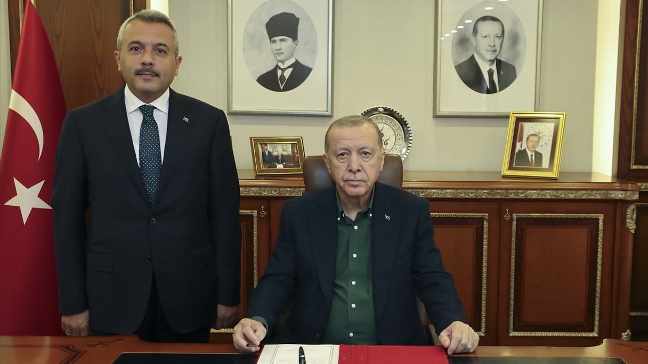 Cumhurbaşkanı Erdoğan Rize Valiliğini Ziyaret Etti