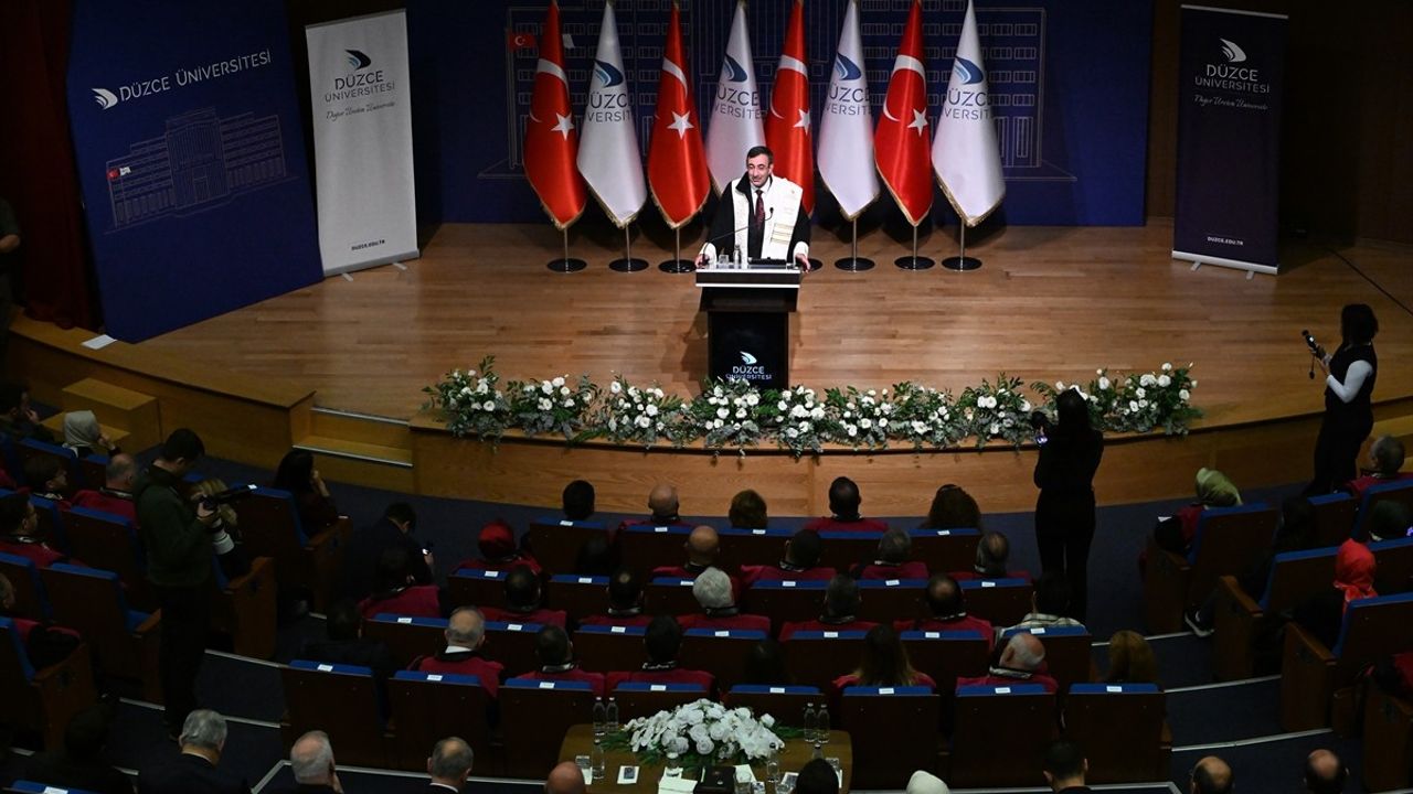 Cumhurbaşkanı Yardımcısı Cevdet Yılmaz'a Düzce Üniversitesi'nden Fahri Profesörlük Unvanı
