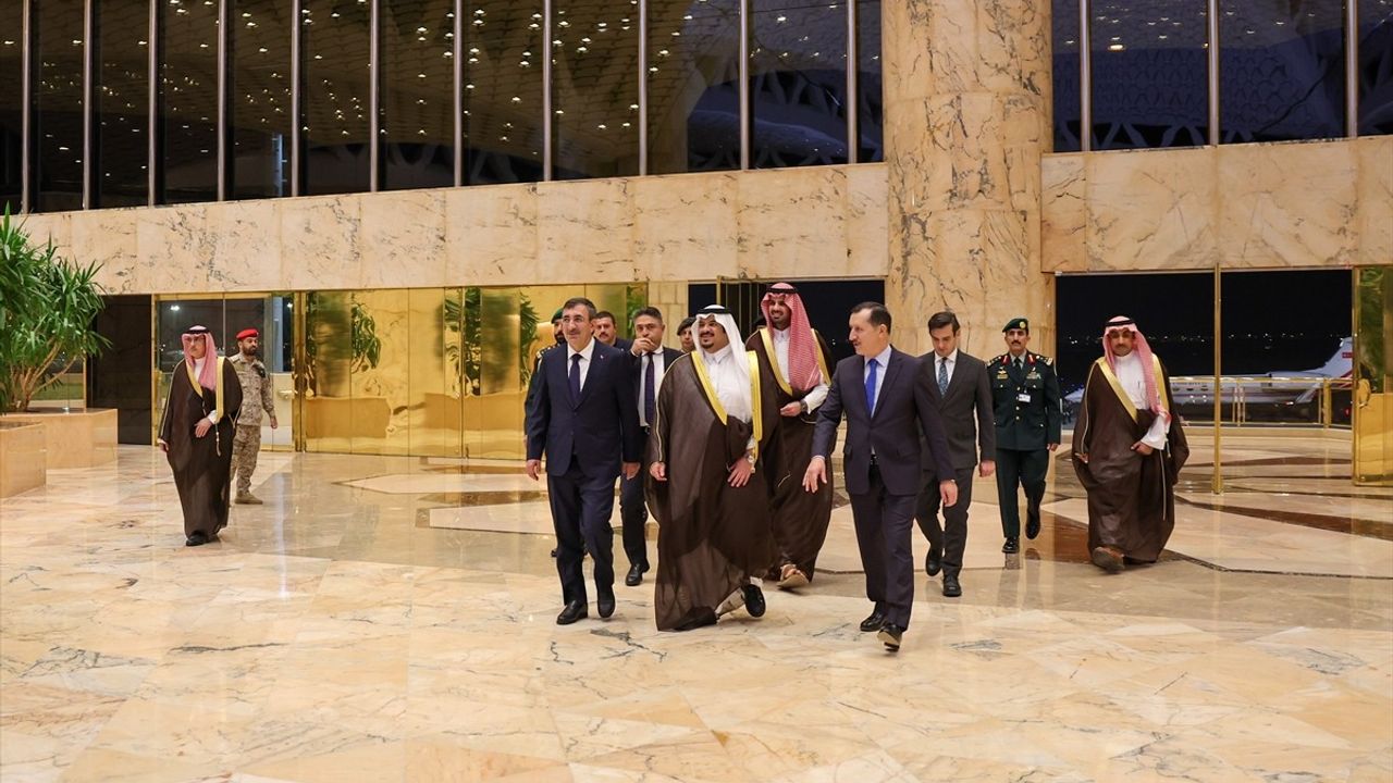 Cumhurbaşkanı Yardımcısı Cevdet Yılmaz Suudi Arabistan'da