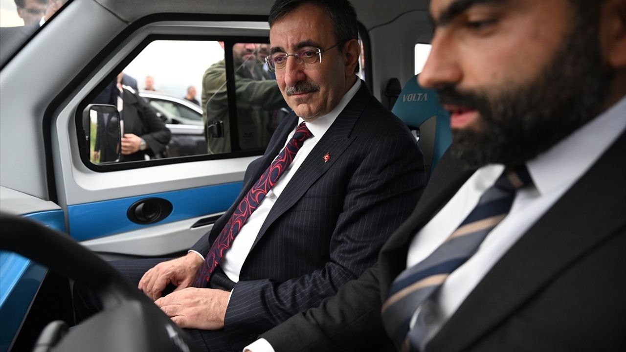 Cumhurbaşkanı Yardımcısı Yılmaz Düzce'de İş Dünyası Temsilcileriyle Bir Araya Geldi