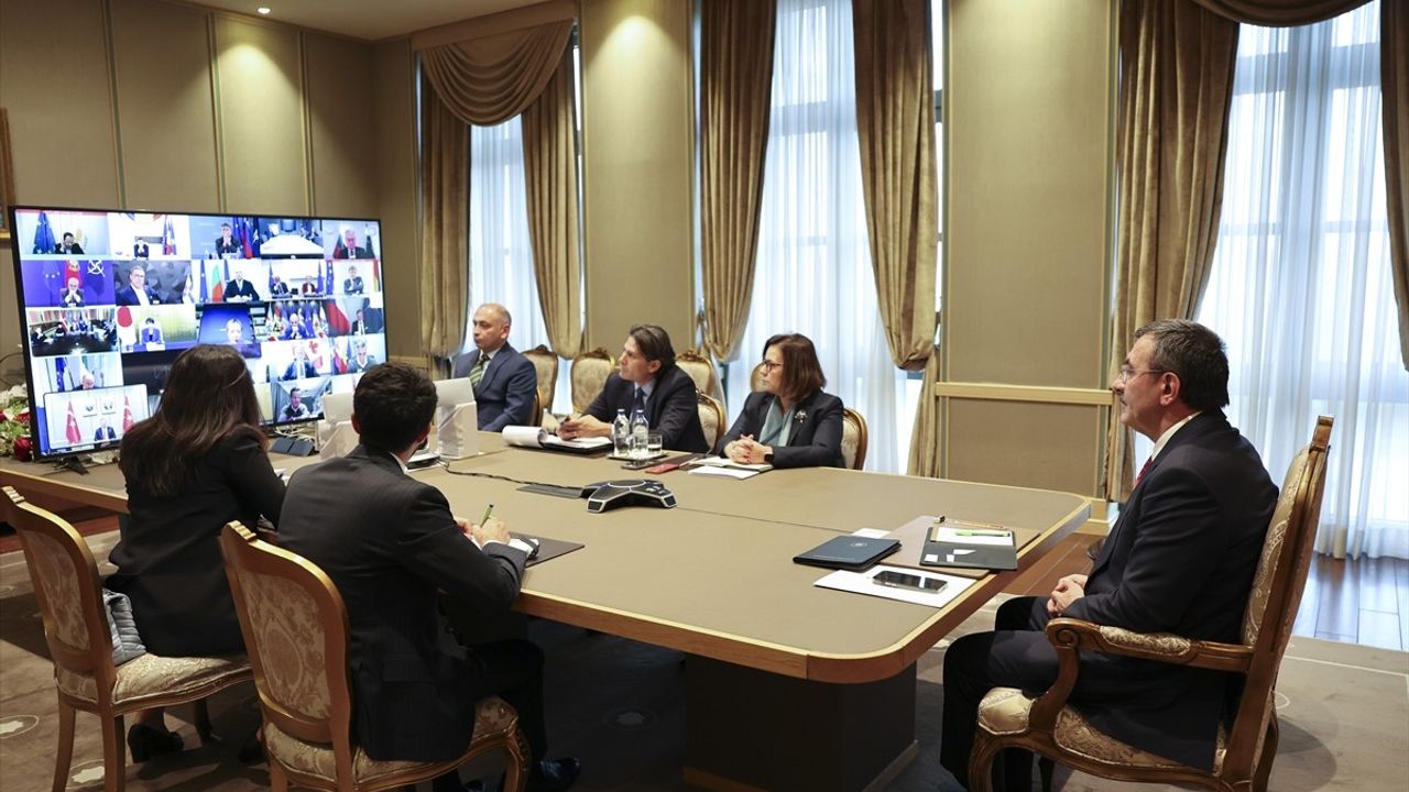 Cumhurbaşkanı Yardımcısı Yılmaz, Gönüllüler Koalisyonu Zirvesi'nde Ukrayna Konusunu Ele Aldı