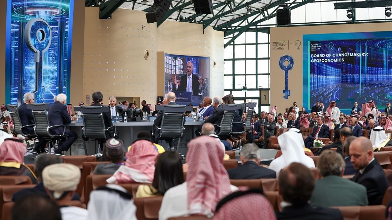 Cumhurbaşkanı Yardımcısı Yılmaz, Riyad'da Geleceğin Yatırımları Forumu'na Katıldı