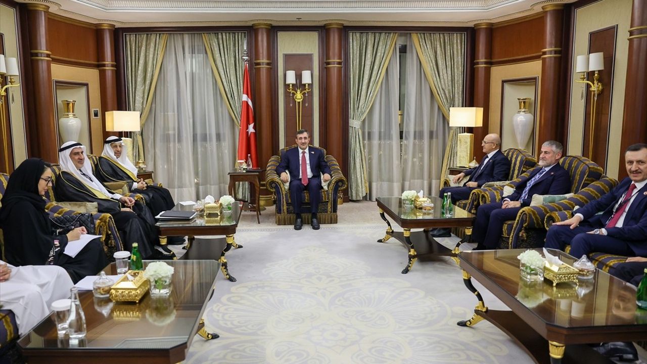 Cumhurbaşkanı Yardımcısı Yılmaz, Suudi Arabistan Yatırım Bakanı ile Görüştü