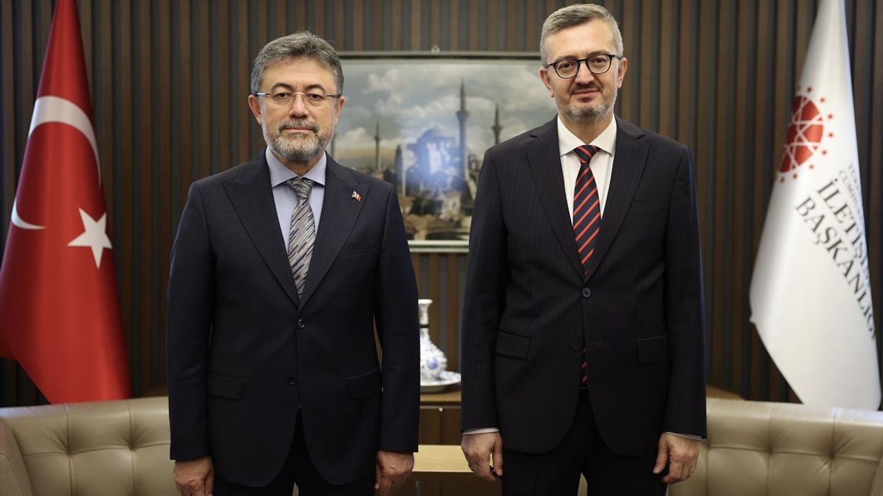 Cumhurbaşkanlığı İletişim Başkanı Duran, Bakan Yumaklı ile Görüştü