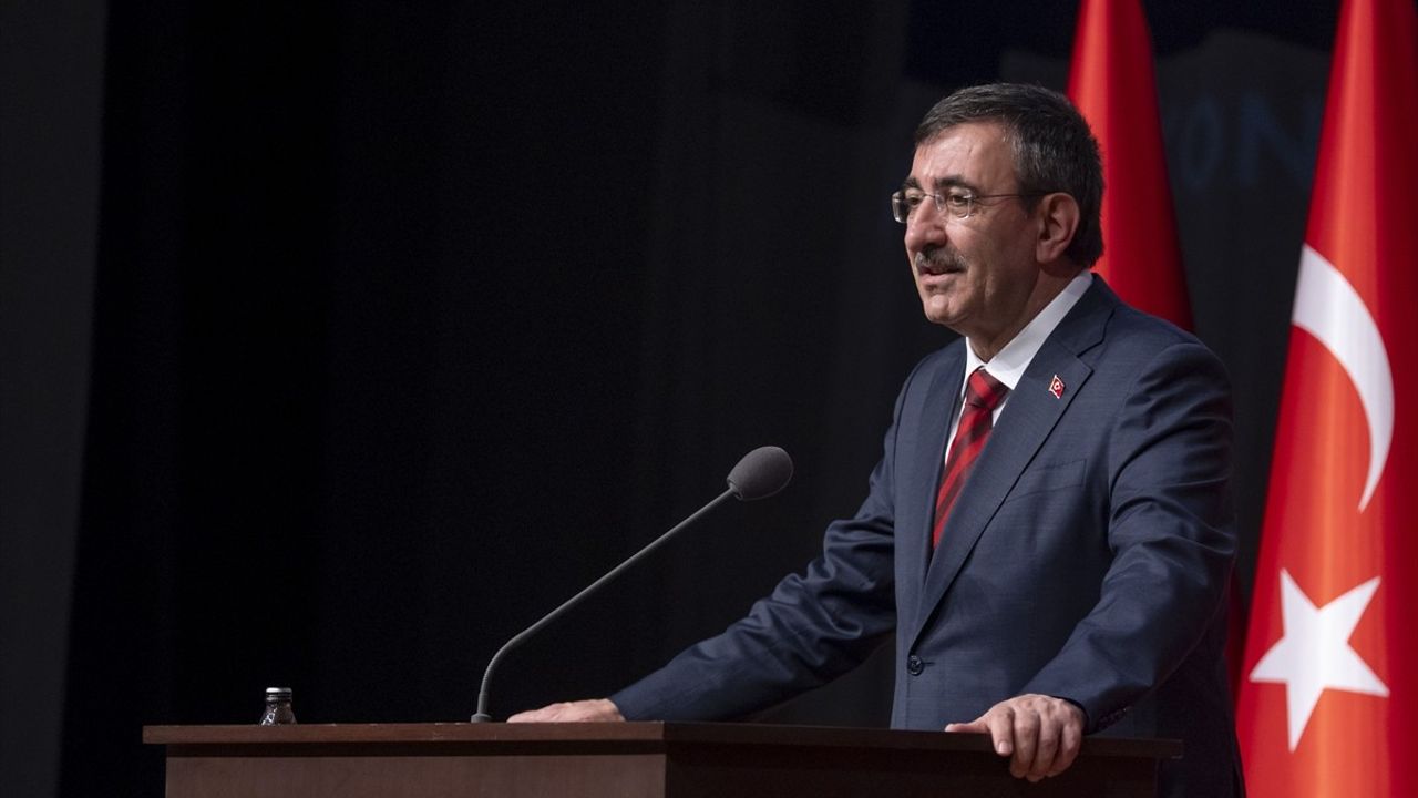 Cumhurbaşkanlığı İletişim Başkanı Duran'dan Dijitalleşme ve Hukuk Üzerine Açıklamalar