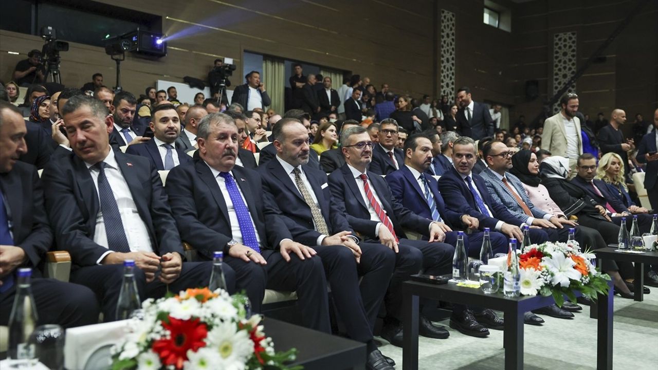 Cumhurbaşkanlığı İletişim Başkanı Duran'dan TRT Avaz Tanıtımı