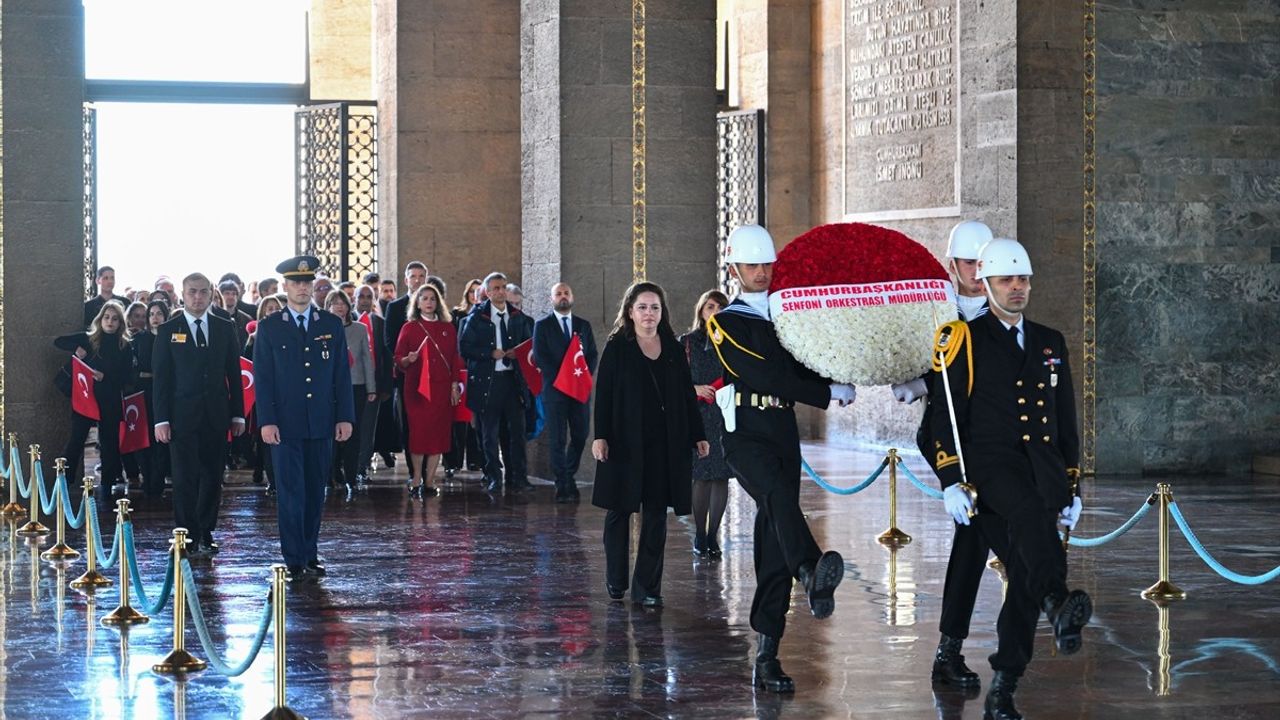 Cumhurbaşkanlığı Senfoni Orkestrası 200. Yılında Anıtkabir'i Ziyaret Etti