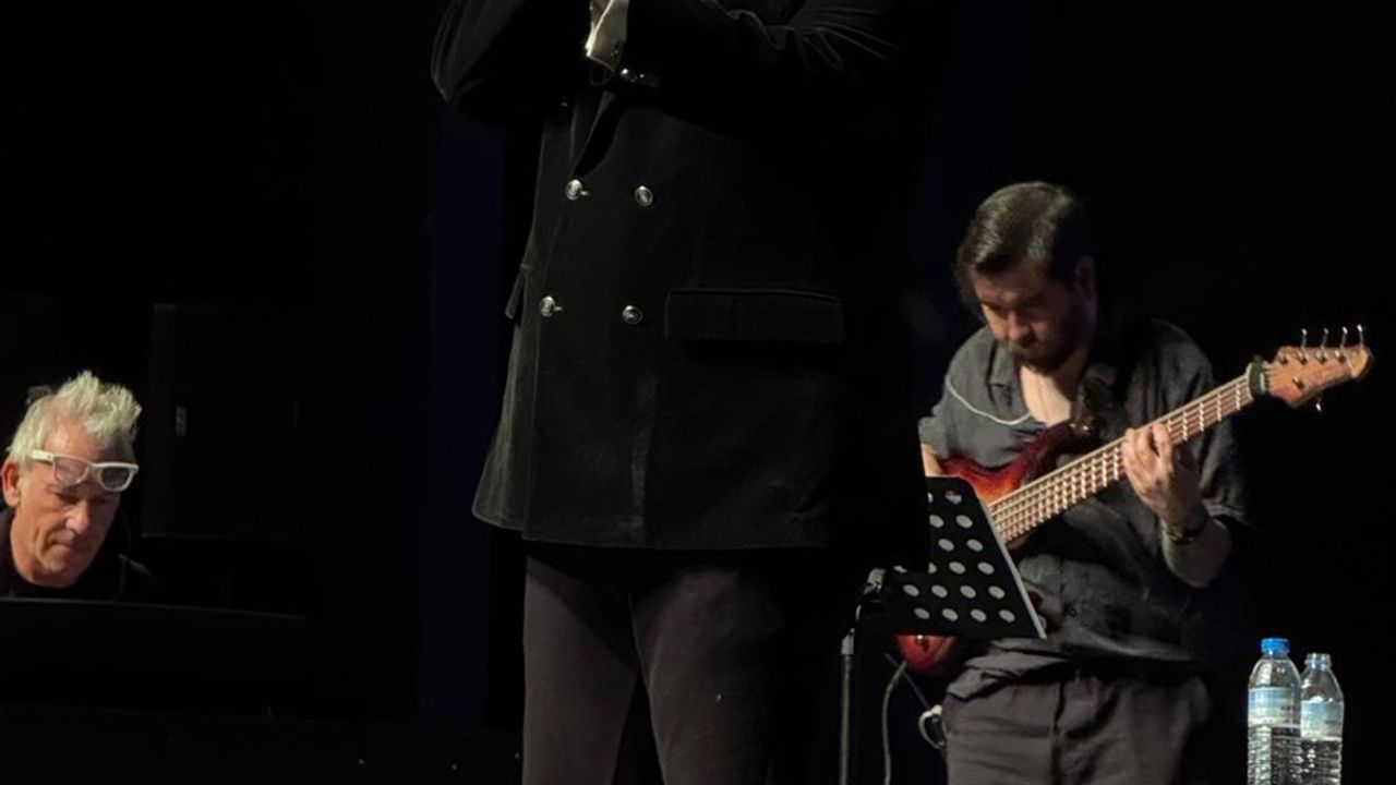 Cumhuriyet Konseri: Hakan Aysev Bursa'da Sahne Aldı