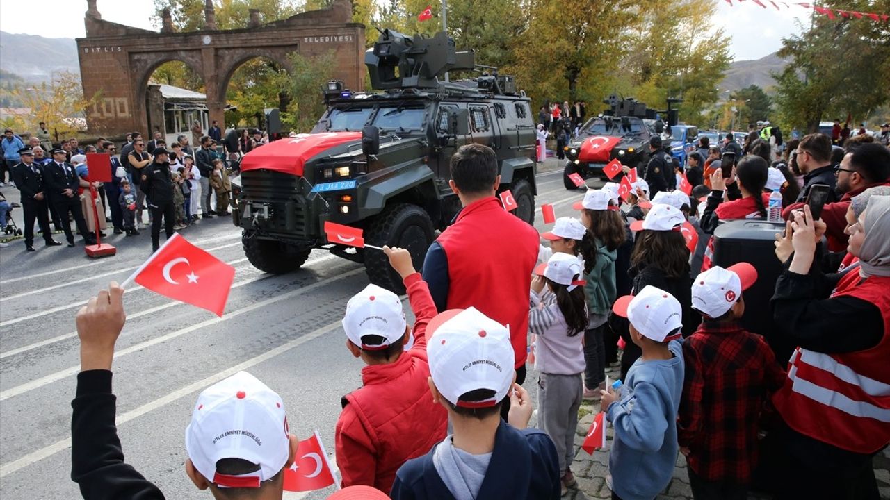 Cumhuriyetin 102. Yılı Van ve Çevresinde Coşkuyla Kutlandı
