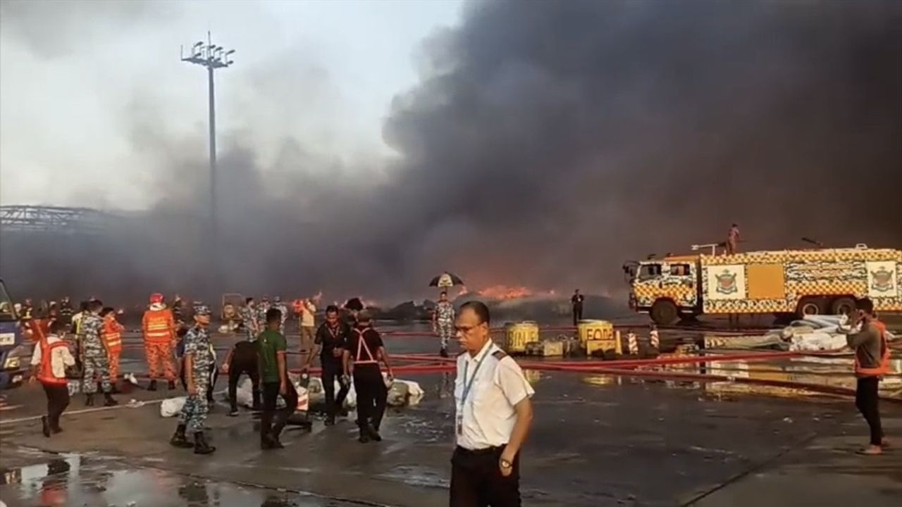 Dakka'daki Havalimanında Yangın: Tüm Uçuşlar Durduruldu