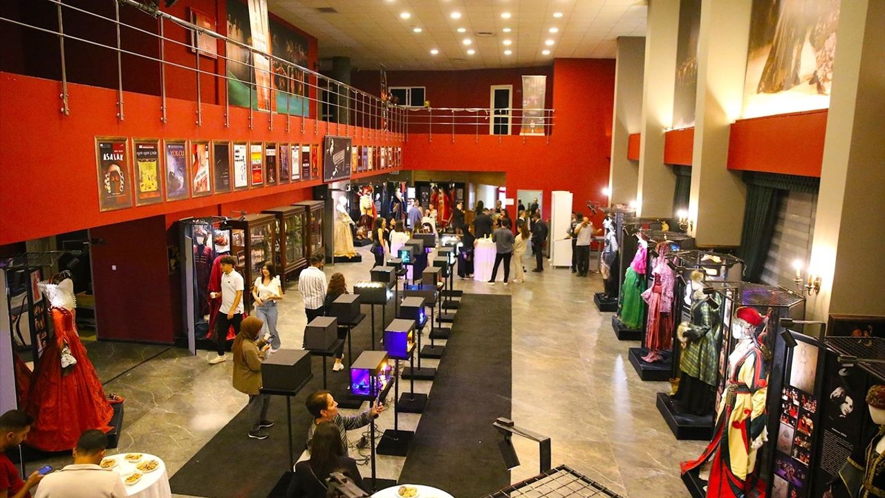 Diyarbakır'da 21. Orhan Asena Yerli Oyunlar Tiyatro Festivali Başladı