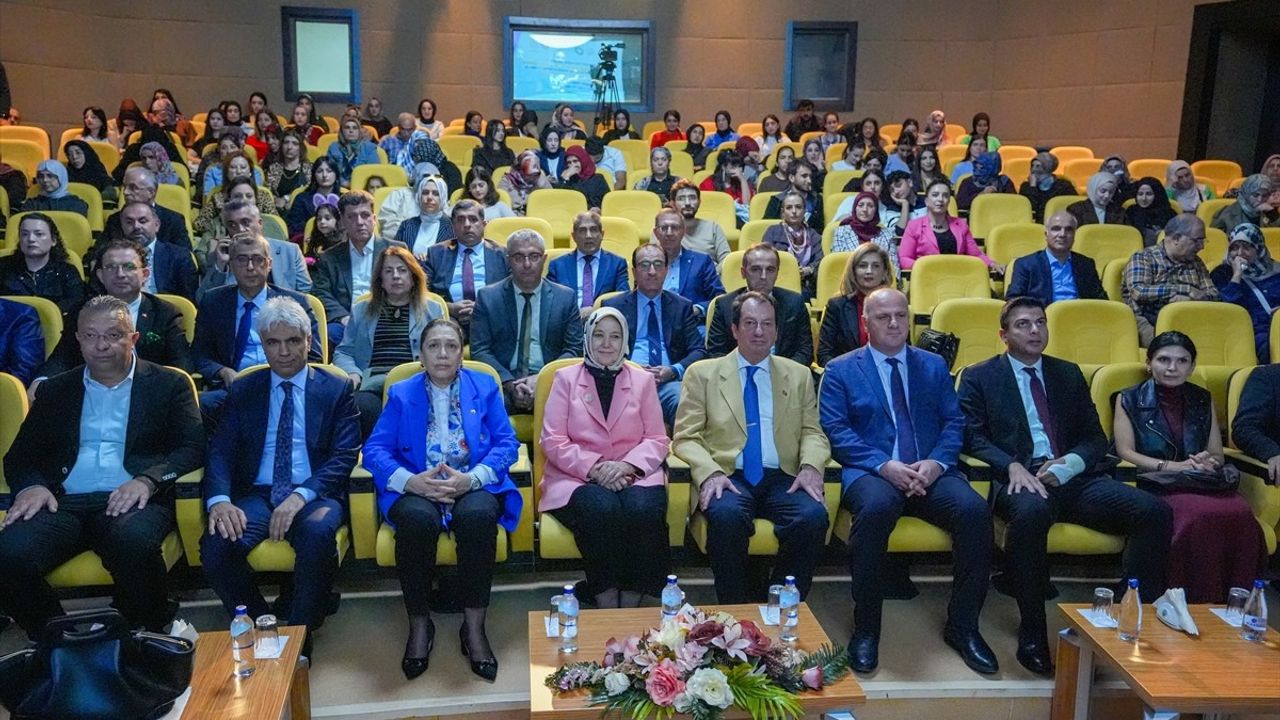 Diyarbakır'da 'Değerlerimizle Aile Olmak' Programı Gerçekleşti