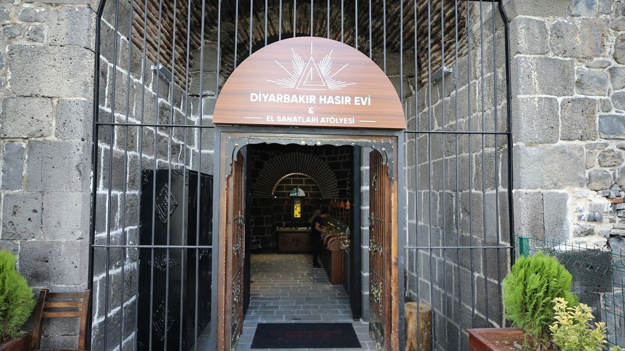Diyarbakır Surlarında Geleneksel Takı Atölyesi Açıldı