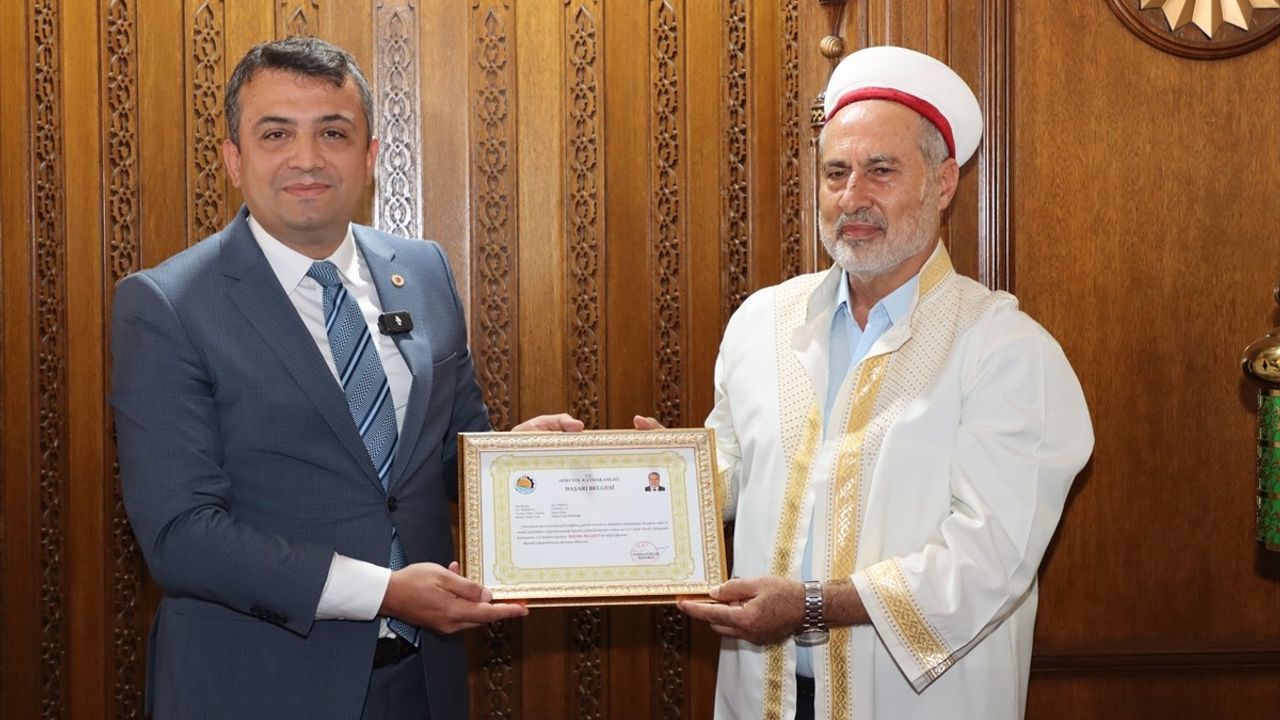 Dörtyol'da 49 Yılın Ardından Emekli İmam Ali Tekeci'ye Veda Töreni