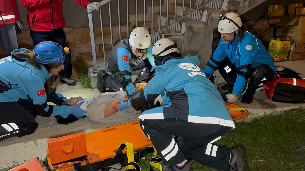 Düzce'de Deprem ve Yangın Senaryosuyla Tatbikat Gerçekleştirildi