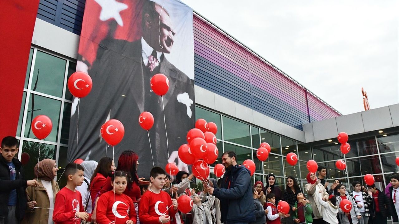 Düzce'de Özel Çocuklar Cumhuriyet Etkinlikleri Düzenledi