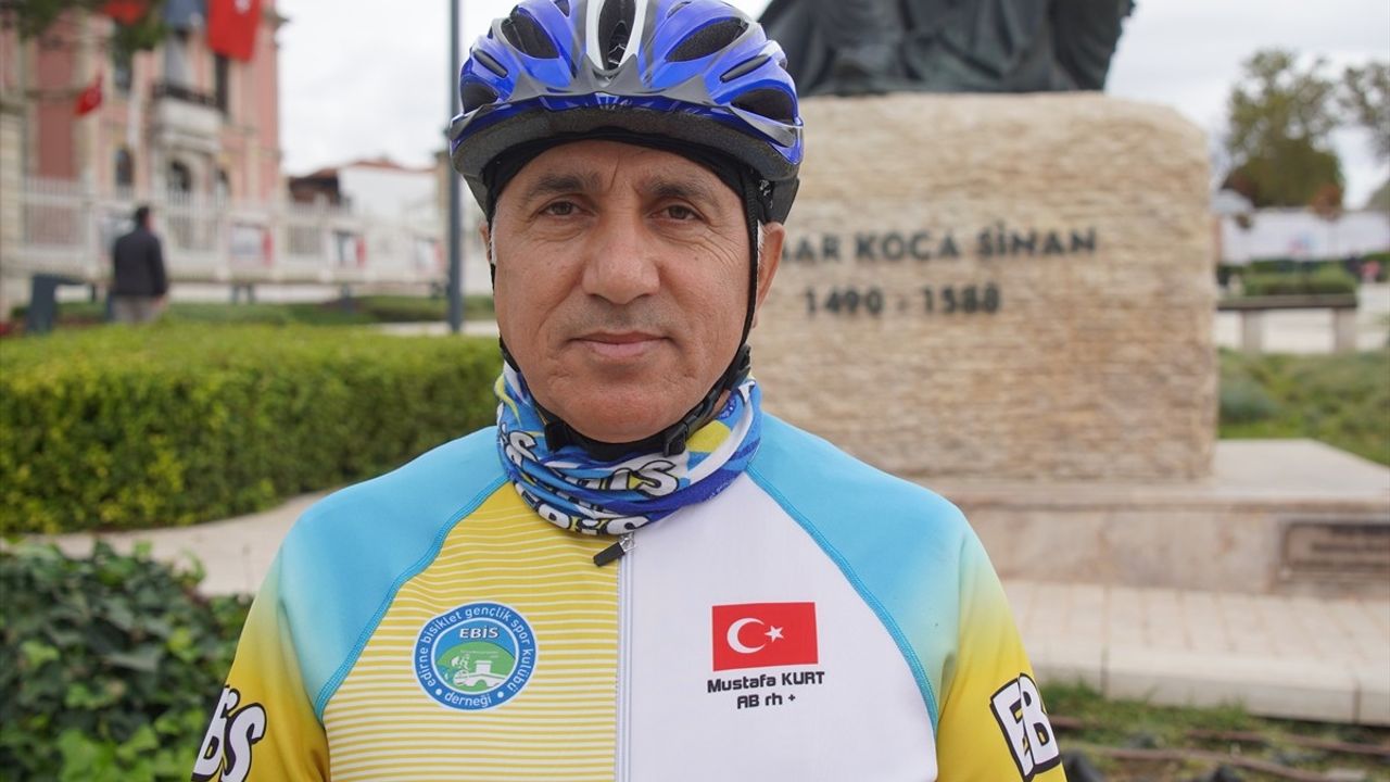 Edirne'de Cumhuriyet Kupası Bisiklet Yol Yarışı Heyecanı