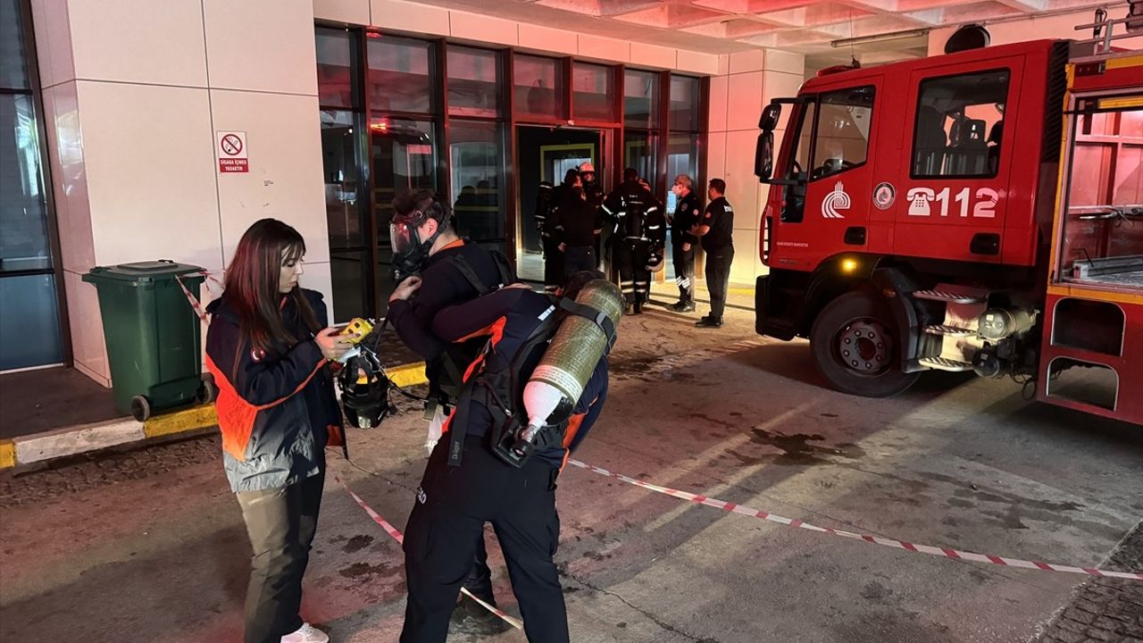 Edirne'de Hastane Yangınına Müdahale Devam Ediyor