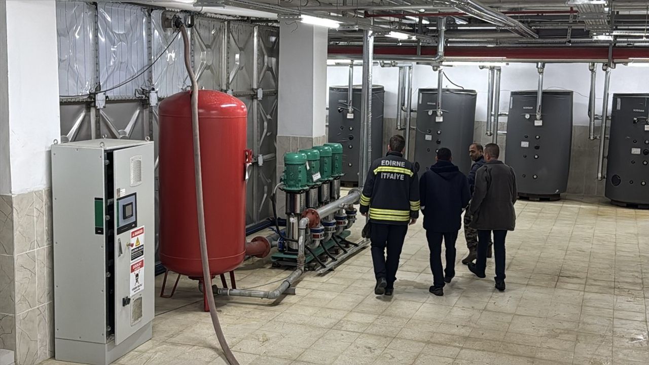 Edirne'deki Öğrenciler Su Kesintisini Protesto Etti