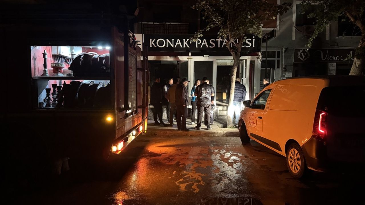 Edirne'deki Pastanede Yangın İtfaiye Tarafından Söndürüldü