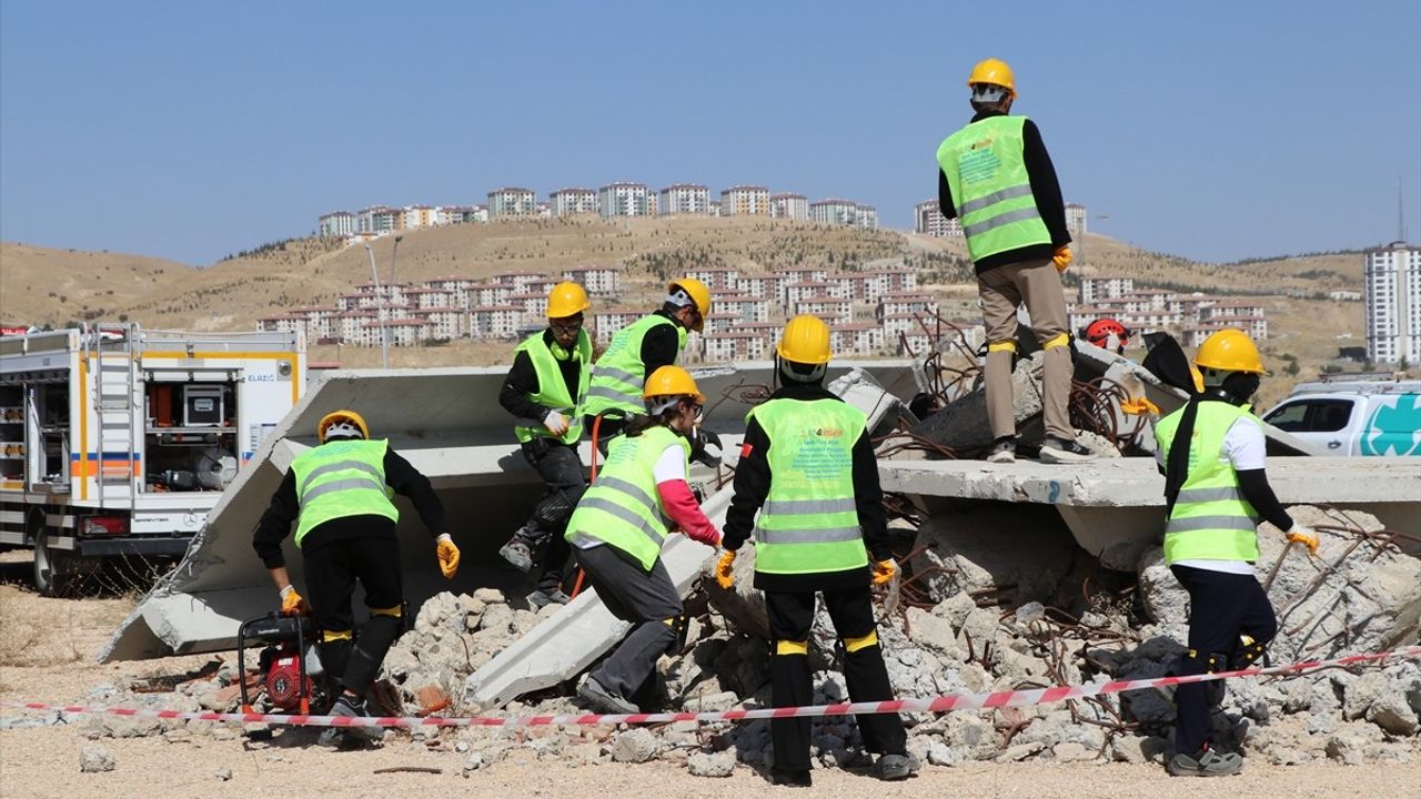Elazığ'da Deprem Tatbikatı Gerçekleştirildi