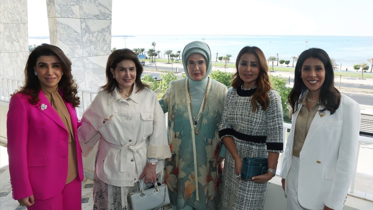 Emine Erdoğan'ın Kuveyt'teki Al Salam Sarayı Müzesi Ziyareti