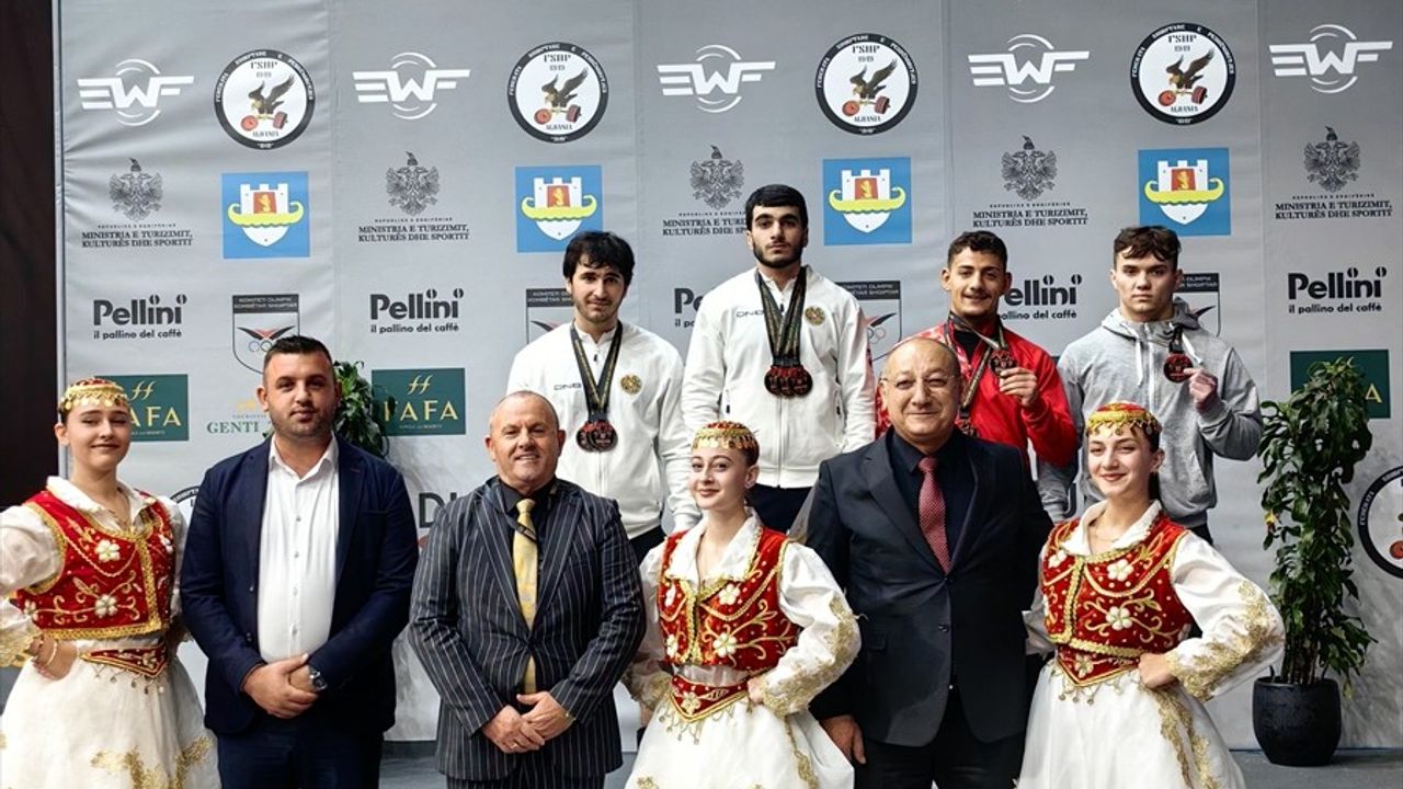 Engin Kara Avrupa Halter Şampiyonası'nda İki Bronz Madalya Kazandı