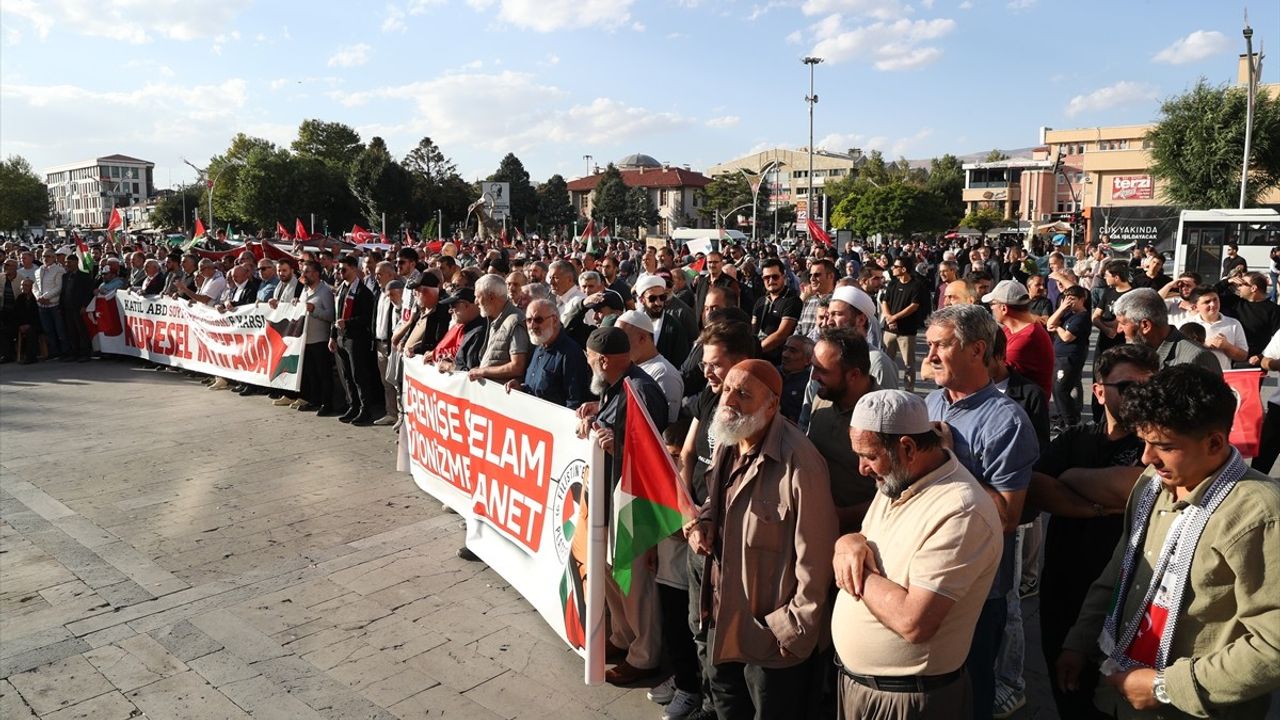 Erzincan ve Iğdır'da Gazze İçin Yürüyüş Düzenlendi