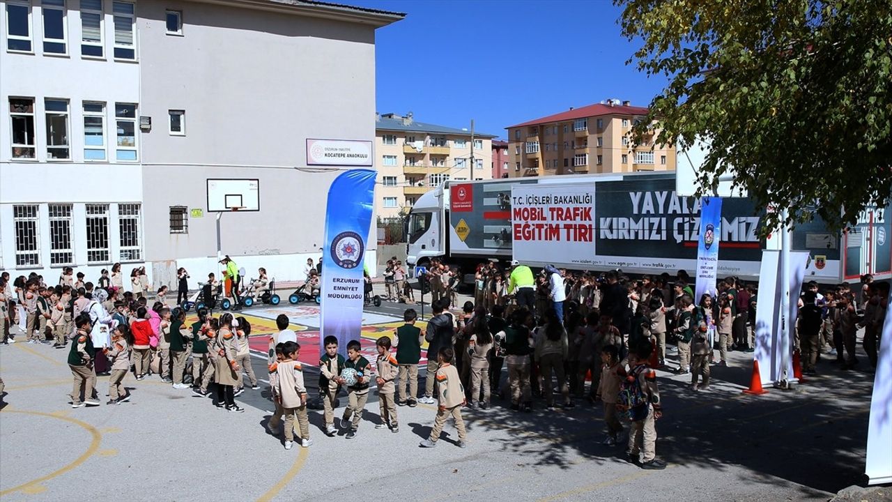 Erzurum'da Çocuklar Trafik Kurallarını Eğlenerek Öğreniyor