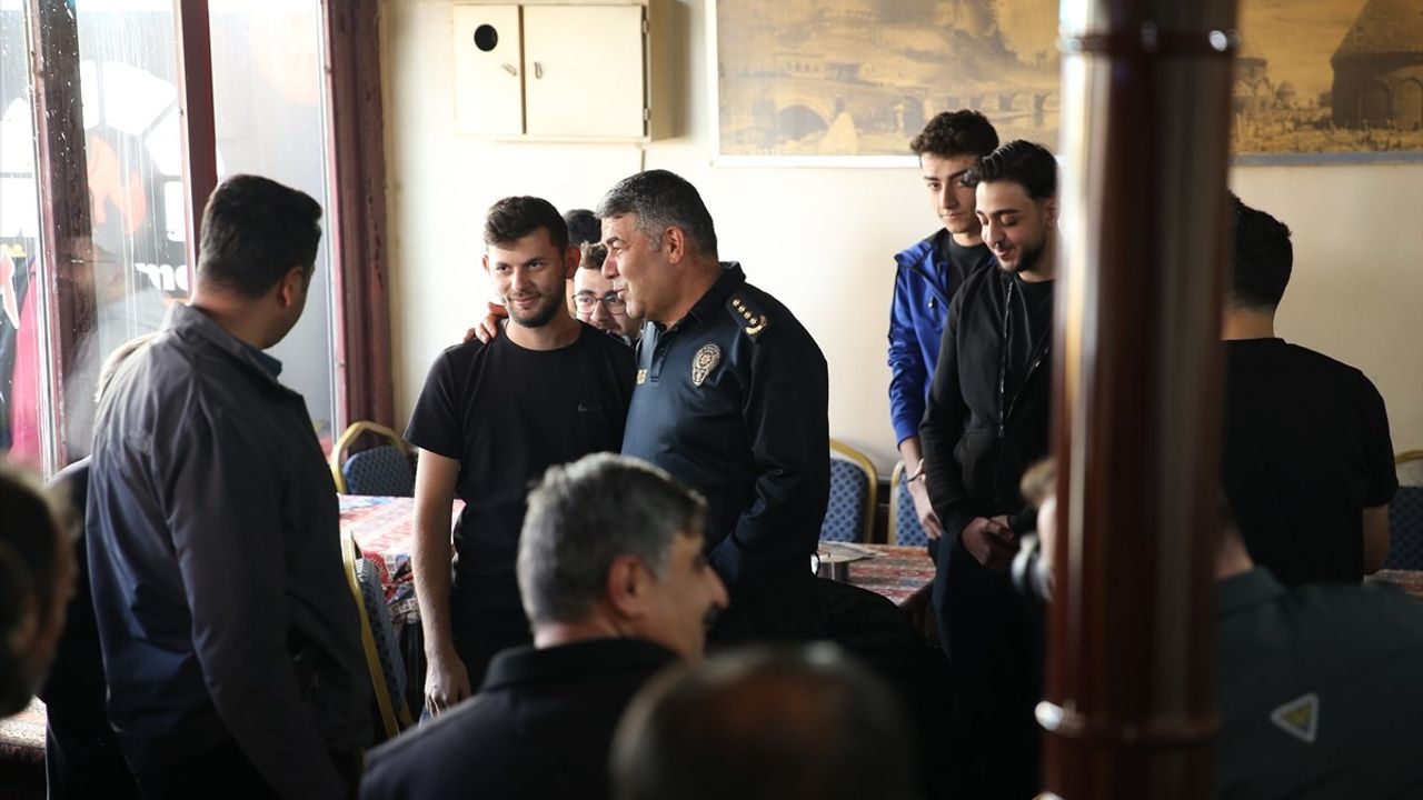 Erzurum Emniyet Müdürü Karaburun, Vatandaşlarla Buluştu