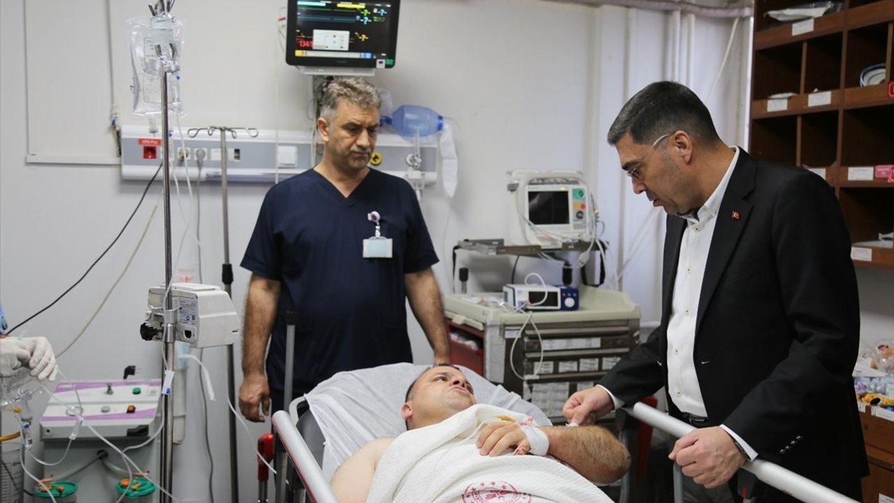 Eyyübiye'de Bıçaklı Saldırı: Polis Memuru Yaralandı