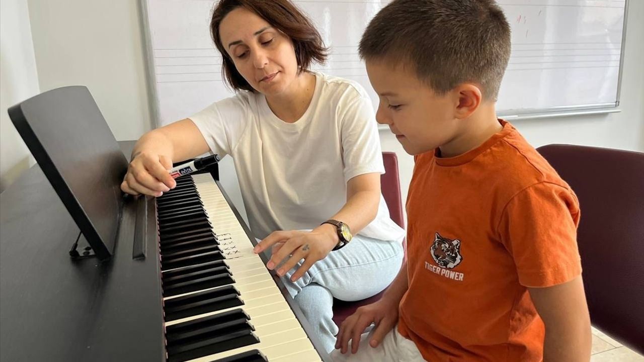 Fatih'te Genç Yetenekler Sanatla Buluşuyor