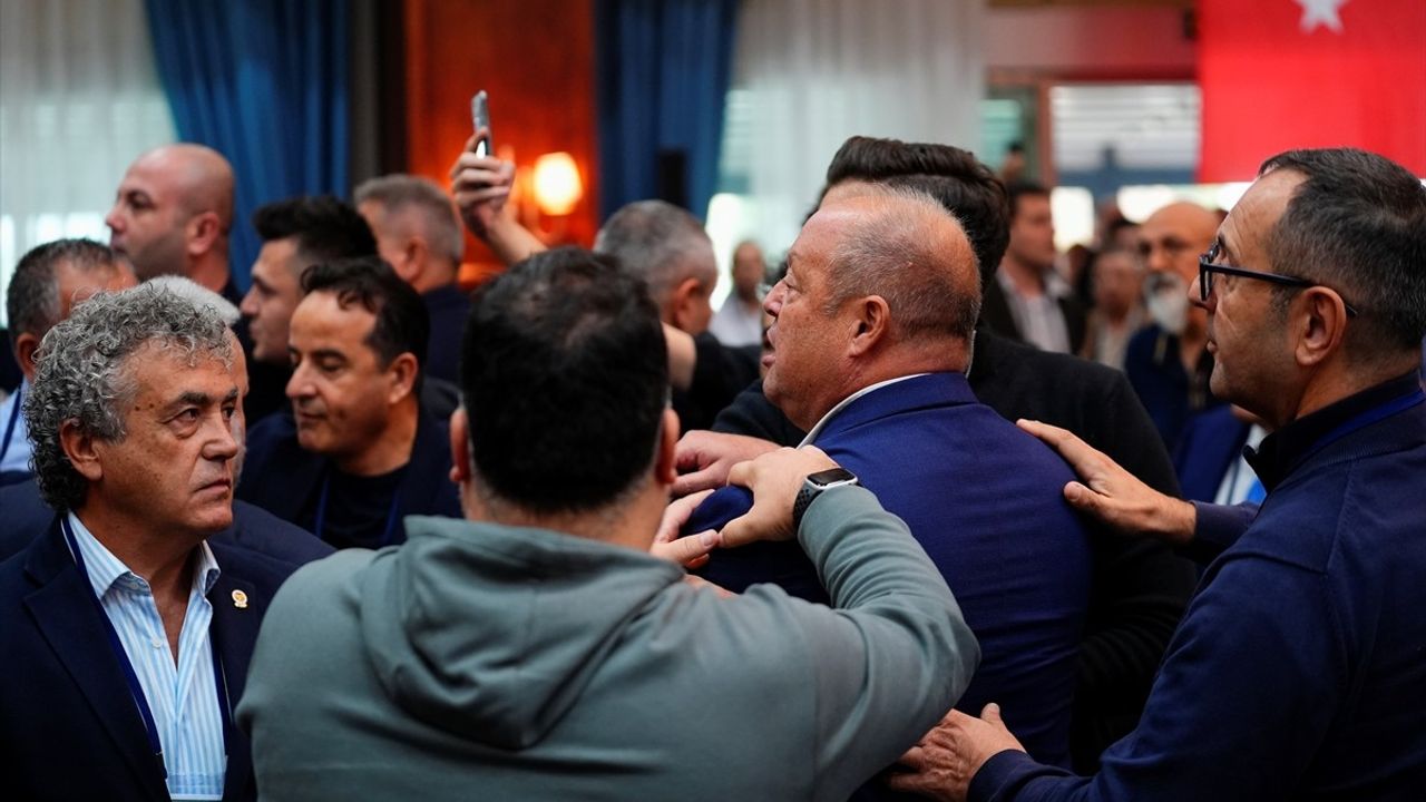 Fenerbahçe Yüksek Divan Kurulu'nda Gergin Anlar