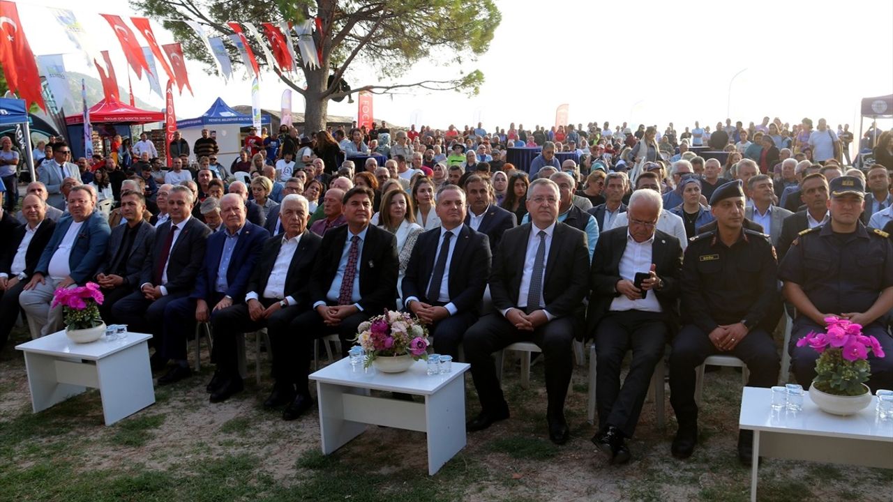 Fethiye'de 25. Uluslararası Ölüdeniz Hava Oyunları Festivali Başladı