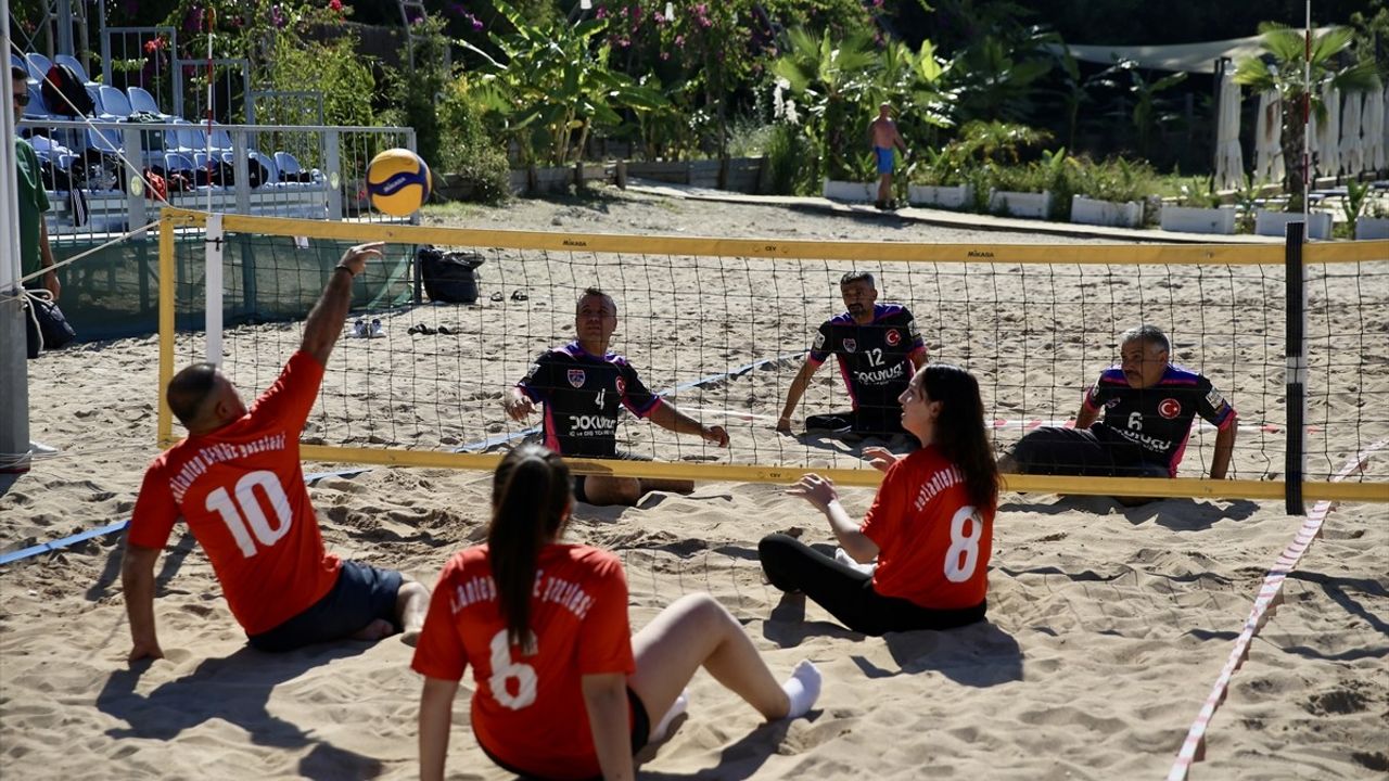 Fethiye'de Bedensel Engelliler İçin Plaj Voleybolu Turnuvası Düzenledi
